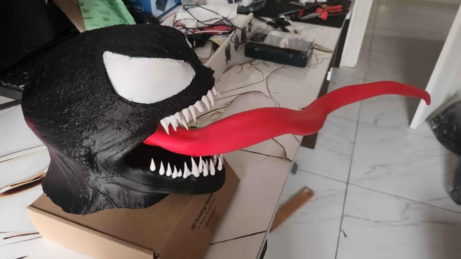 Venom Headphone Holder