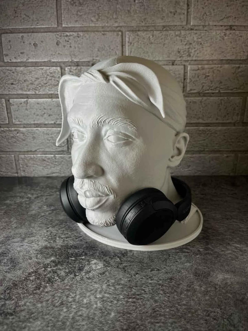 Tupac Headphone Holder