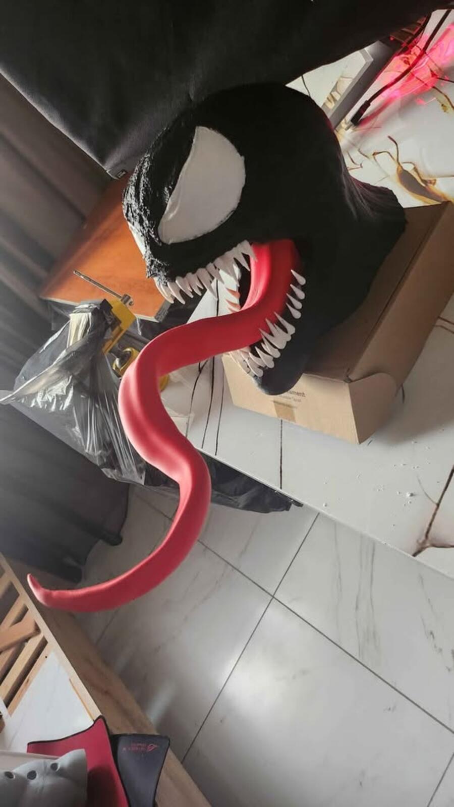 Venom Headphone Holder