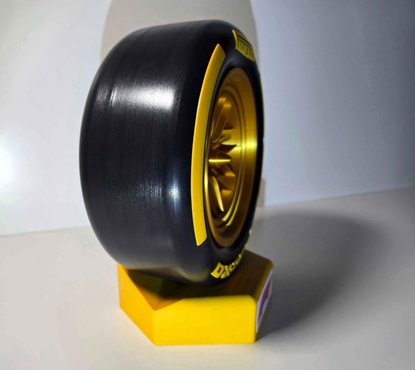 F1 Display Wheel With Stand