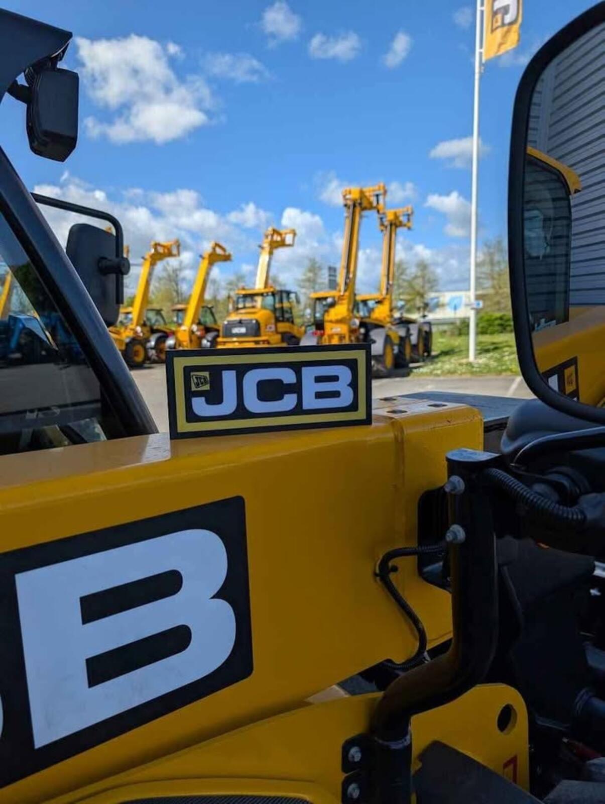 JCB Lightbox