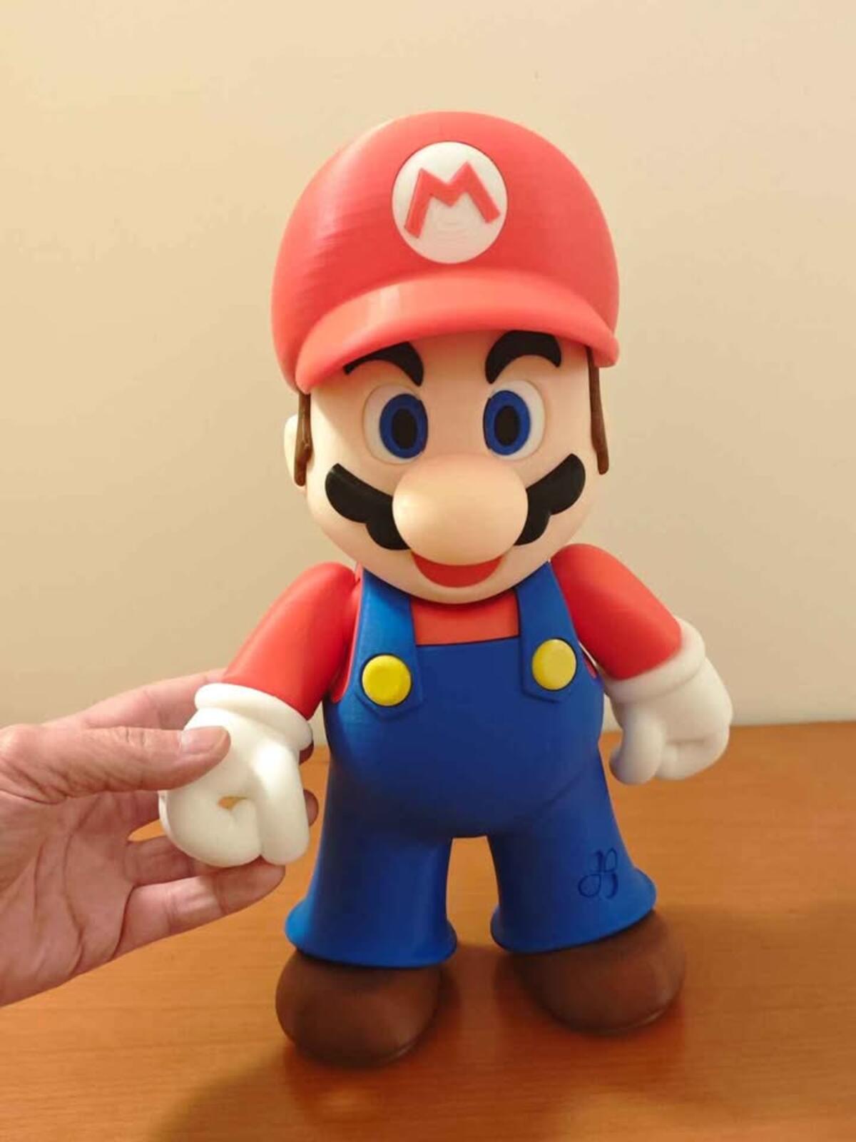 Giant Super Mario Figurine